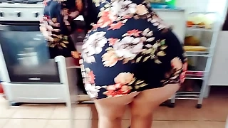 LA MONJITA PERVERTIDA CAPITULO 1 - EL REENCUENTRO  Llego una amiga culona de visita, que culo tan enorme tiene INSTAGRAM @JSEXYCOUPLE17